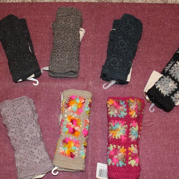 HM Nepali Flower Crochet Wool Handwarmers Cinder - Picture 4 of 5